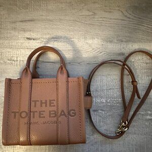 Marc Jacobs The Leather Crossbody Tote Bag